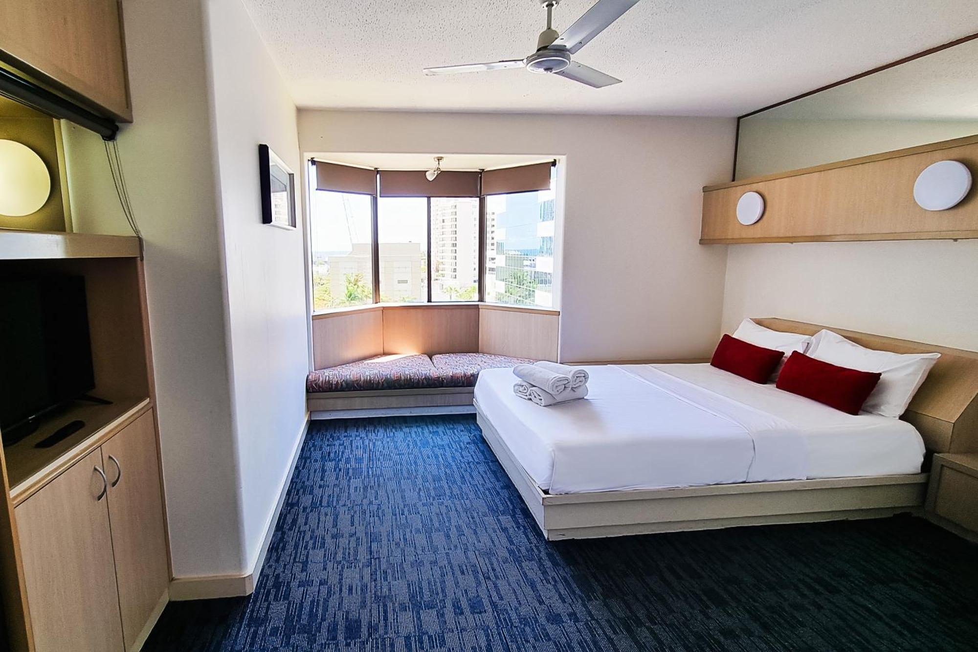 Tiki Hotel Apartments Surfers Paradise 黄金海岸 外观 照片