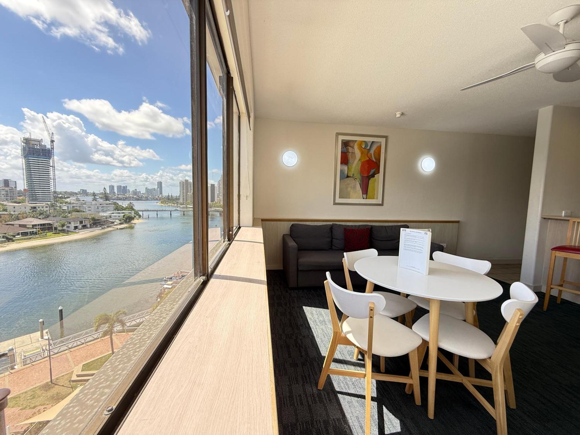 Tiki Hotel Apartments Surfers Paradise 黄金海岸 外观 照片