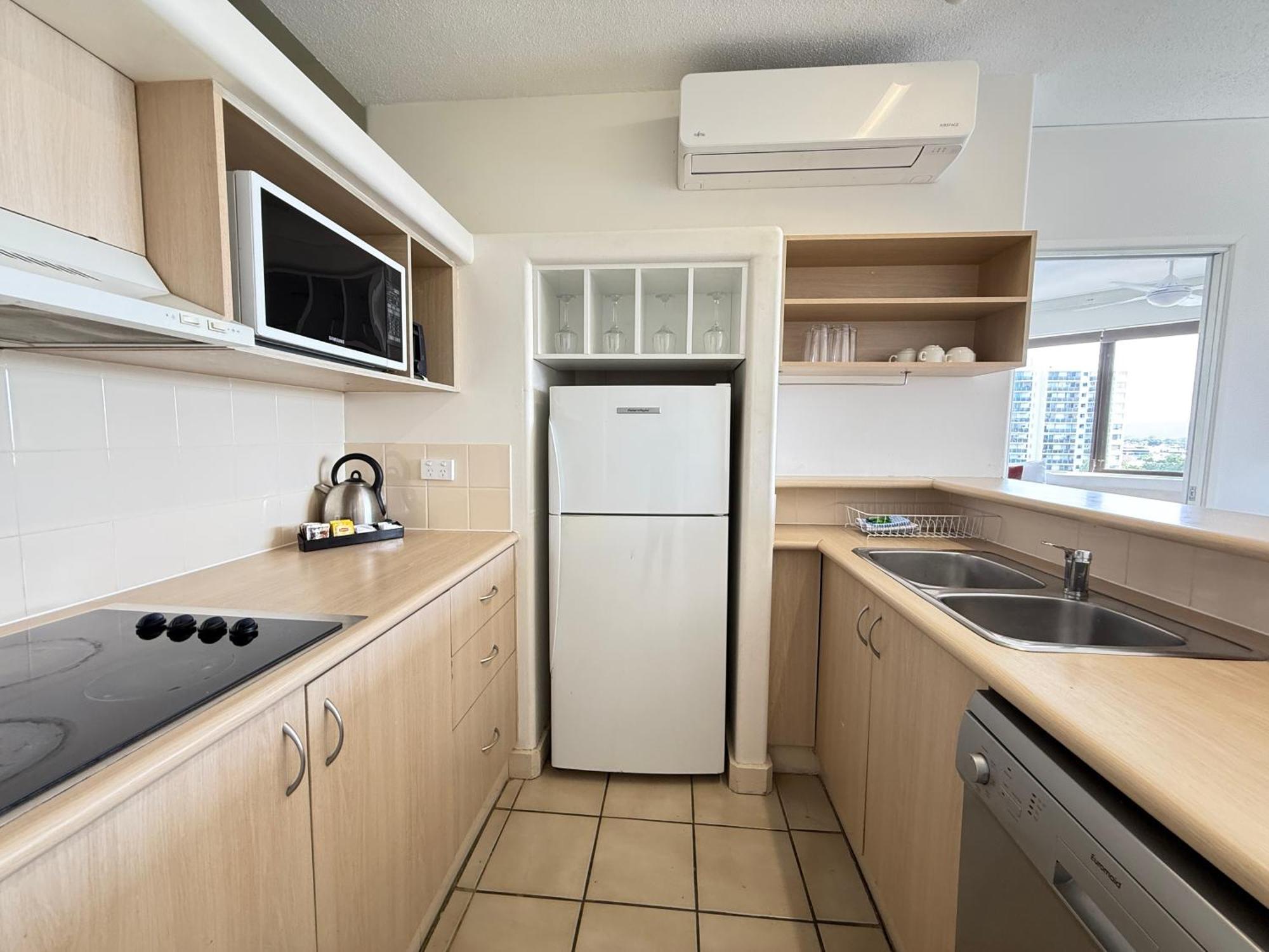 Tiki Hotel Apartments Surfers Paradise 黄金海岸 外观 照片