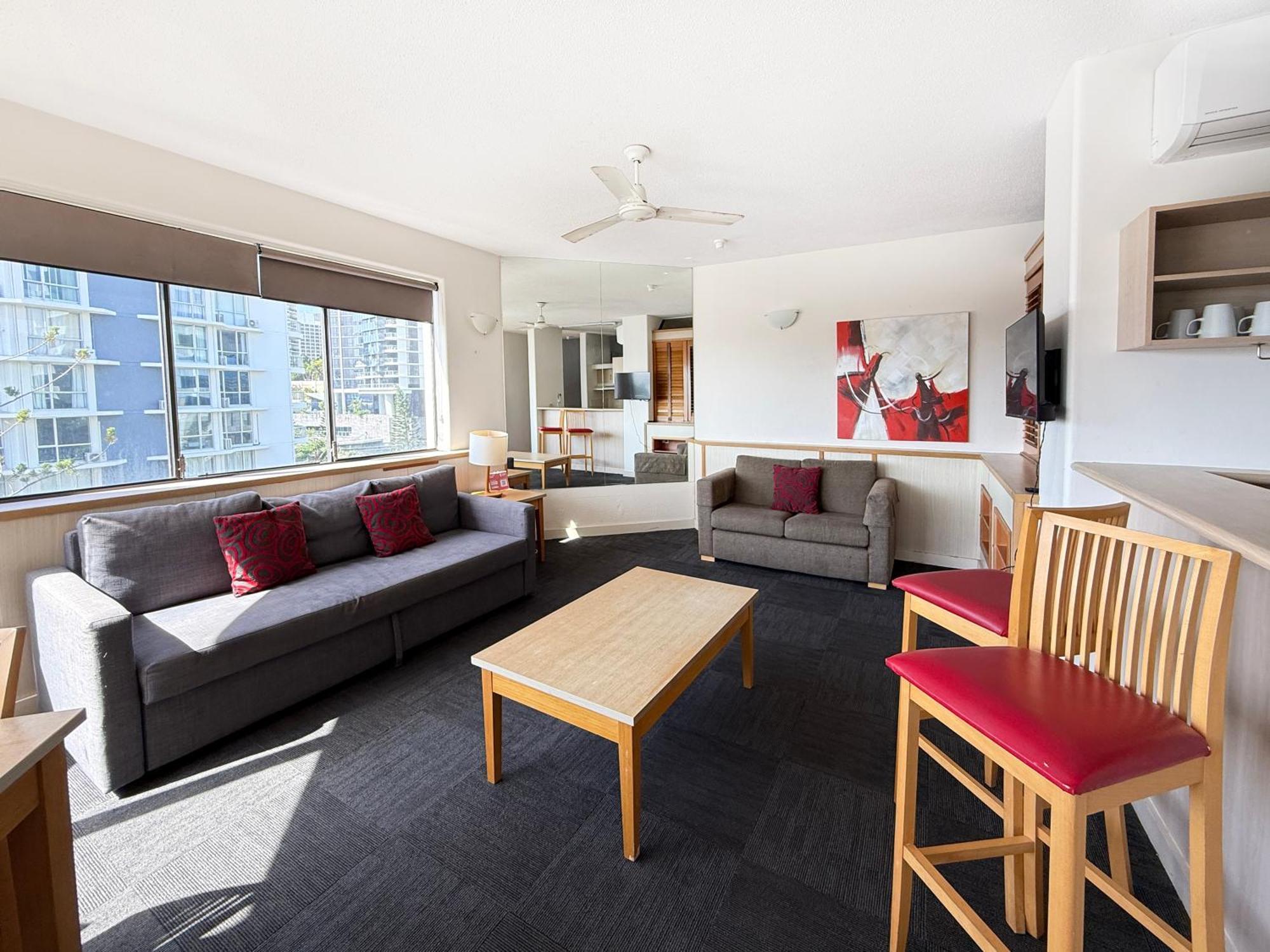 Tiki Hotel Apartments Surfers Paradise 黄金海岸 外观 照片