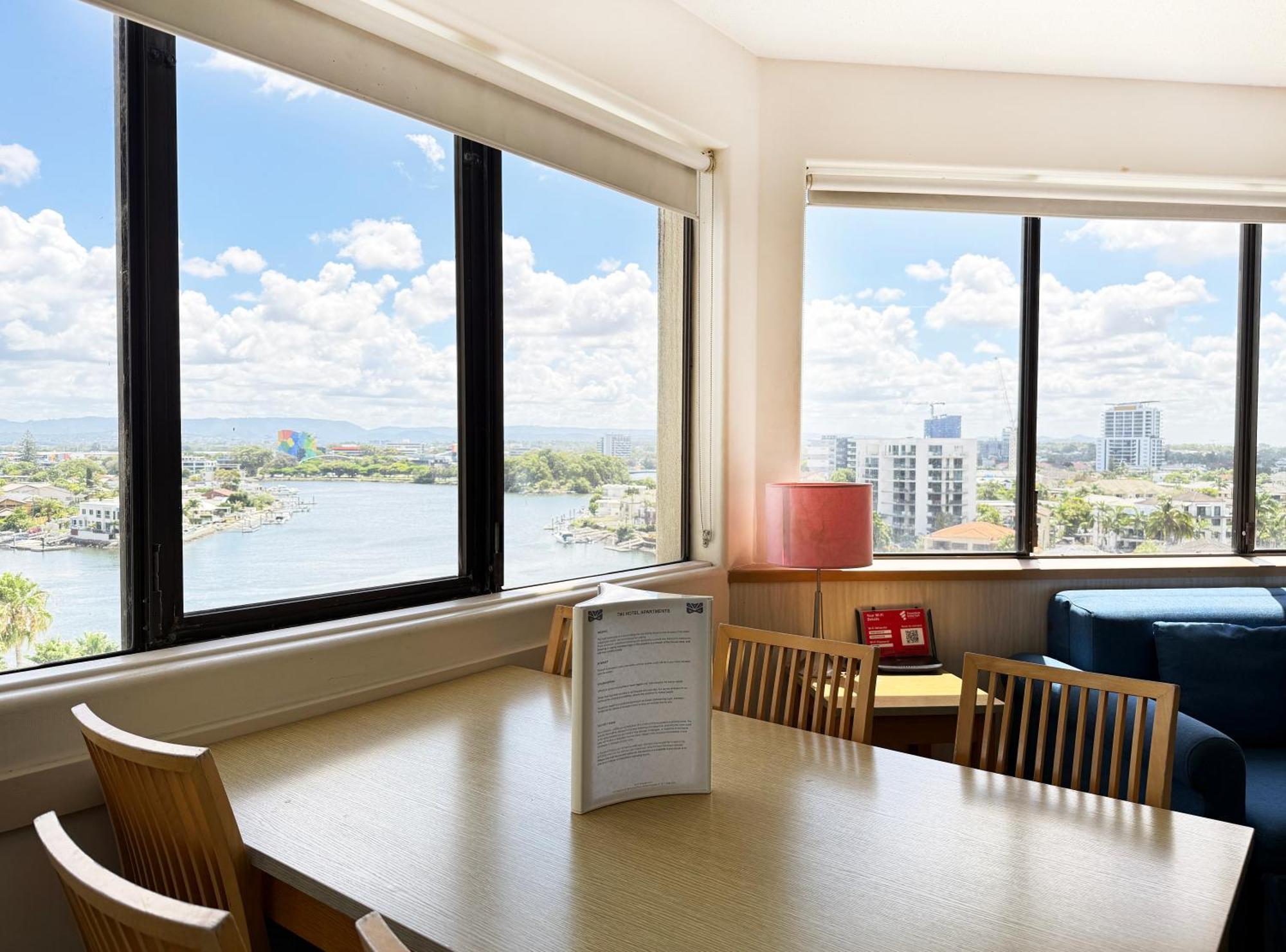 Tiki Hotel Apartments Surfers Paradise 黄金海岸 外观 照片
