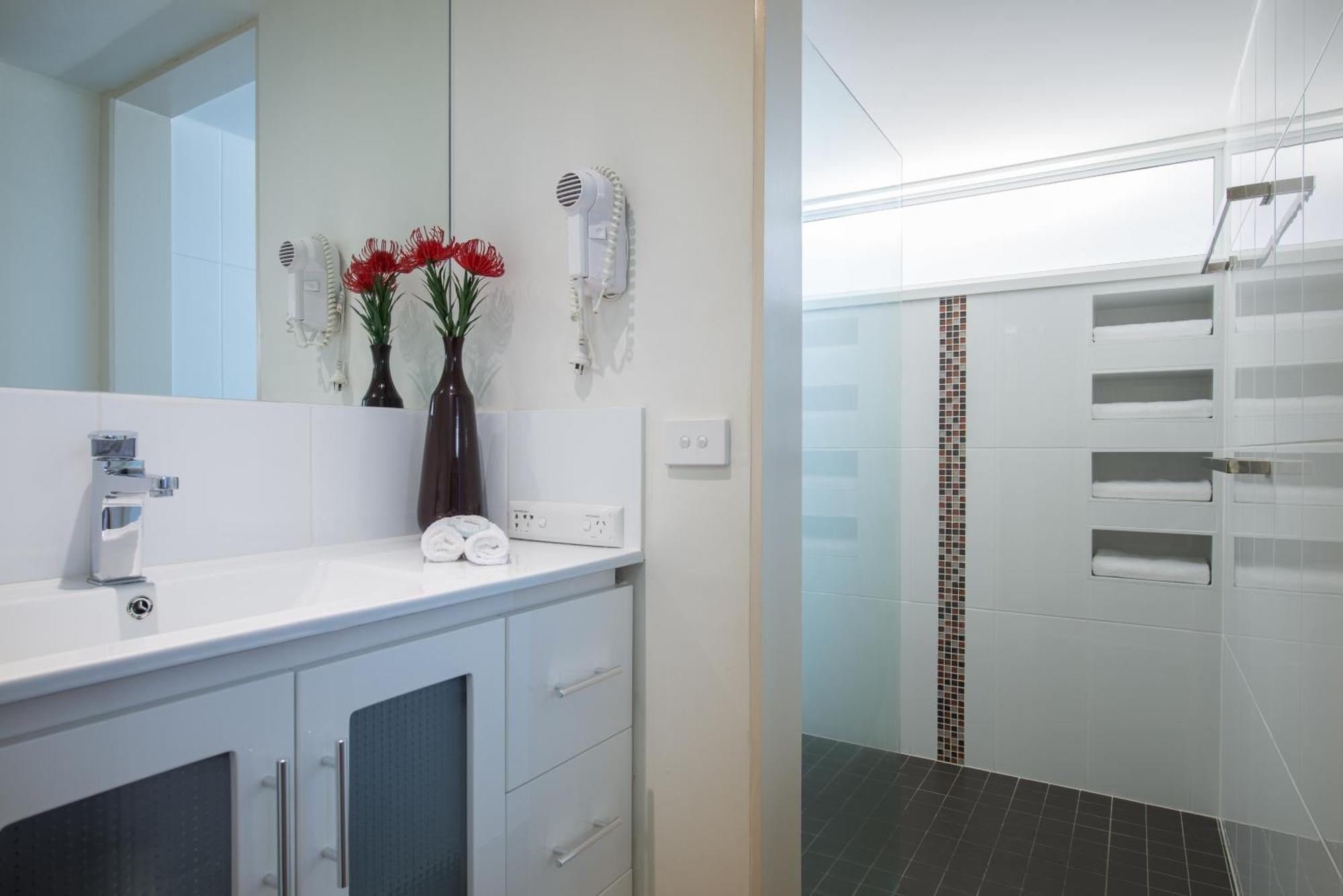 Tiki Hotel Apartments Surfers Paradise 黄金海岸 外观 照片