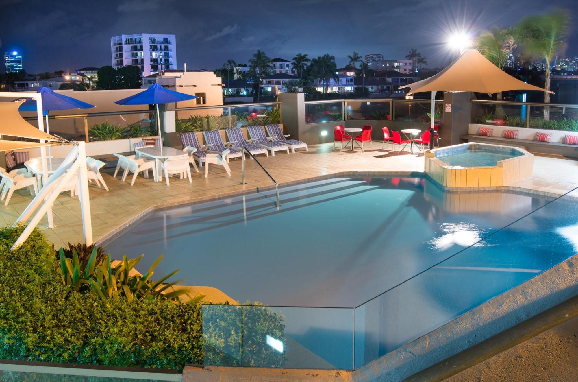 Tiki Hotel Apartments Surfers Paradise 黄金海岸 外观 照片