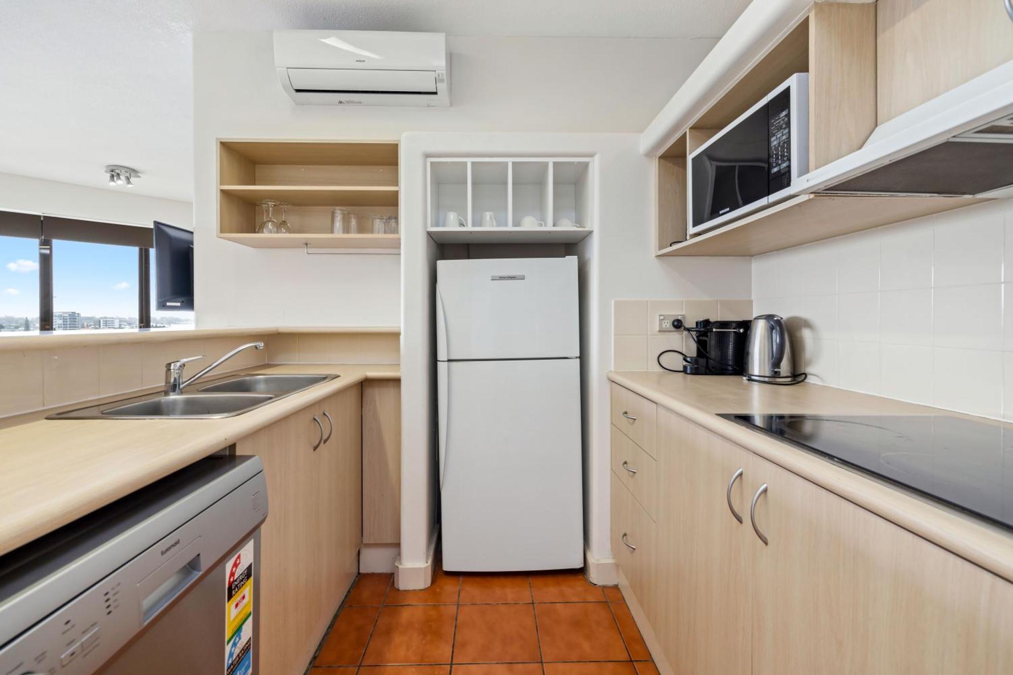 Tiki Hotel Apartments Surfers Paradise 黄金海岸 外观 照片