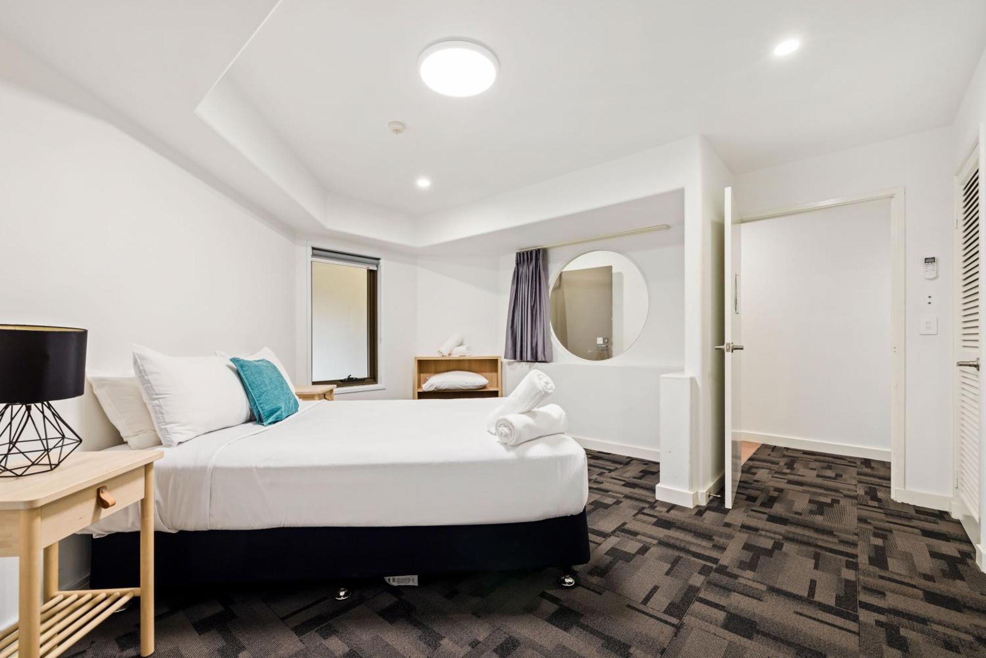 Tiki Hotel Apartments Surfers Paradise 黄金海岸 客房 照片