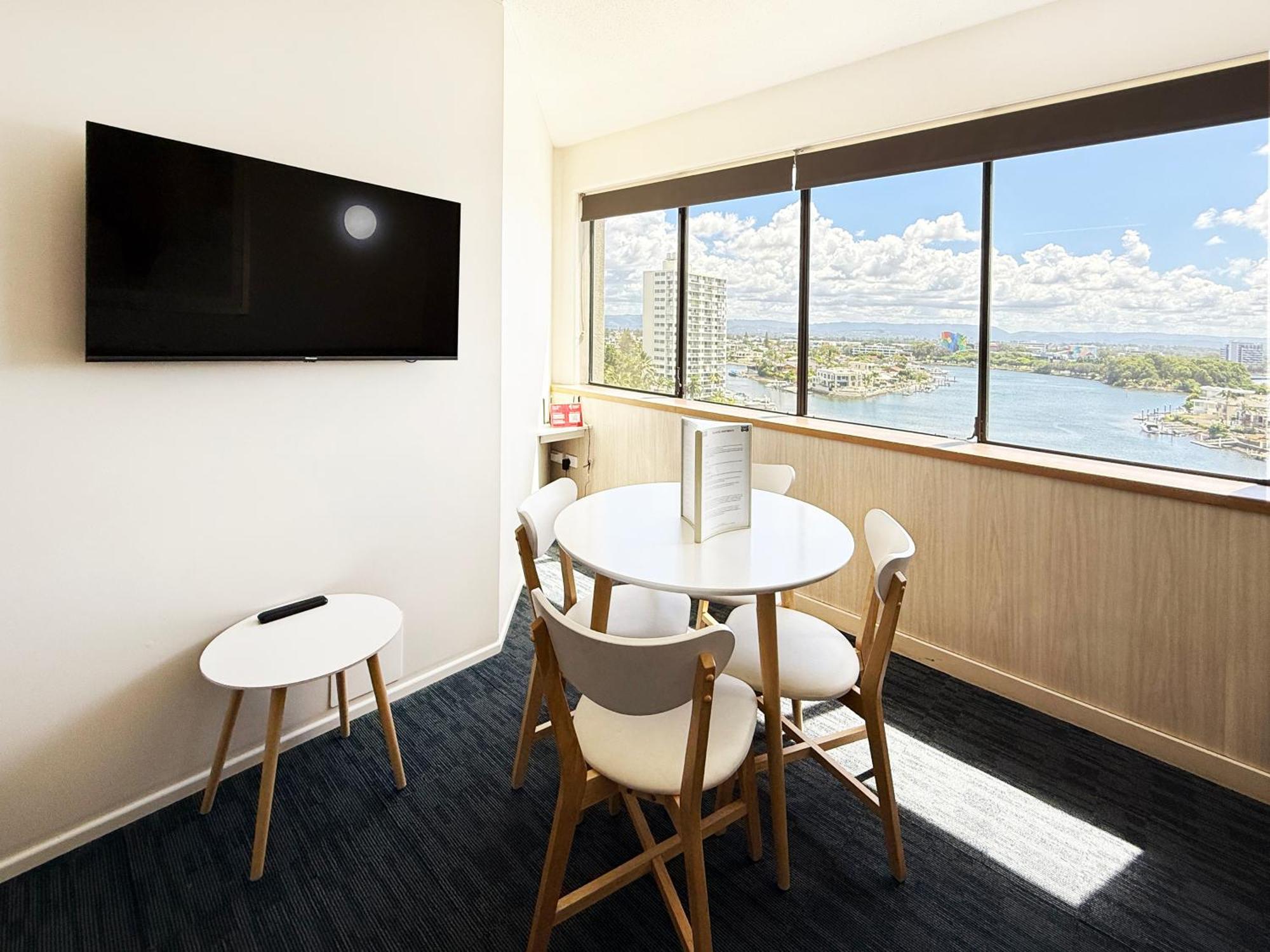 Tiki Hotel Apartments Surfers Paradise 黄金海岸 外观 照片