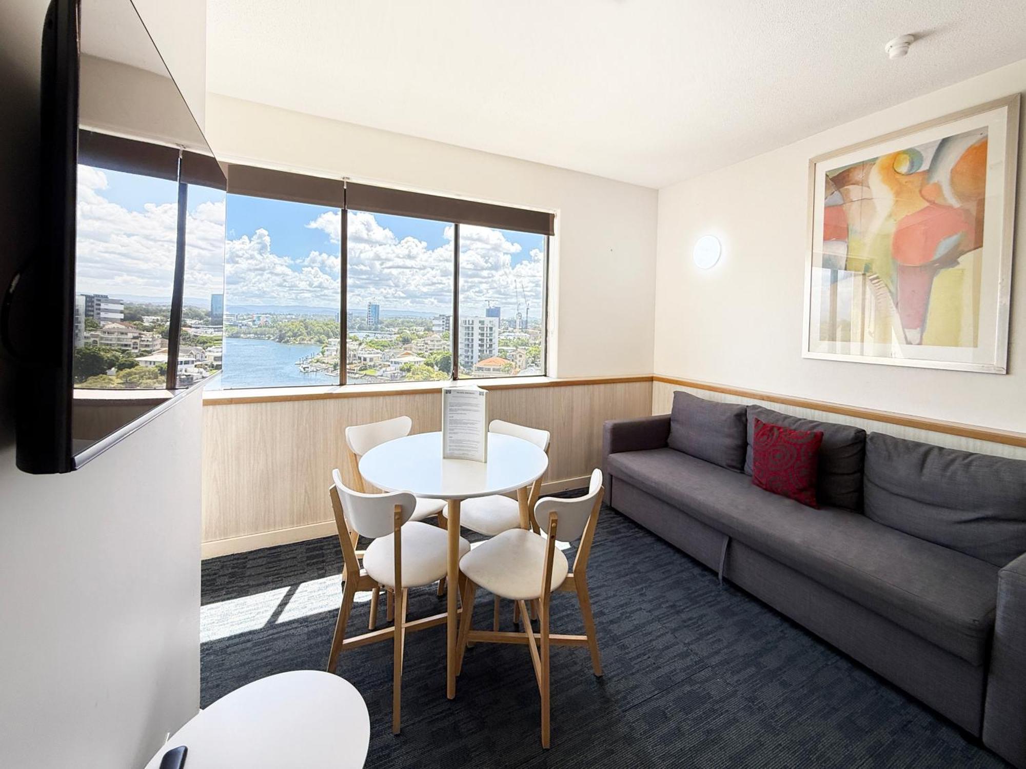 Tiki Hotel Apartments Surfers Paradise 黄金海岸 外观 照片