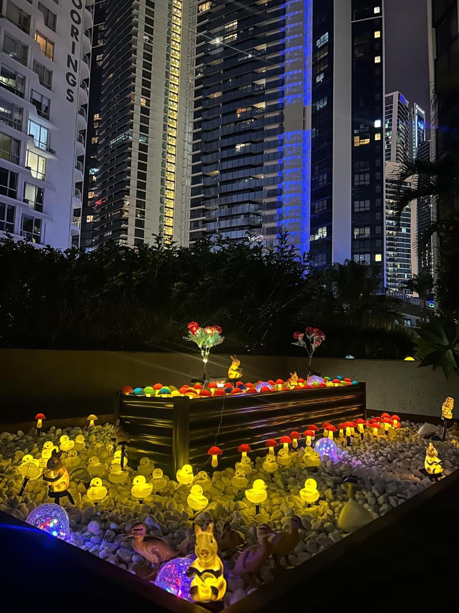 Tiki Hotel Apartments Surfers Paradise 黄金海岸 外观 照片