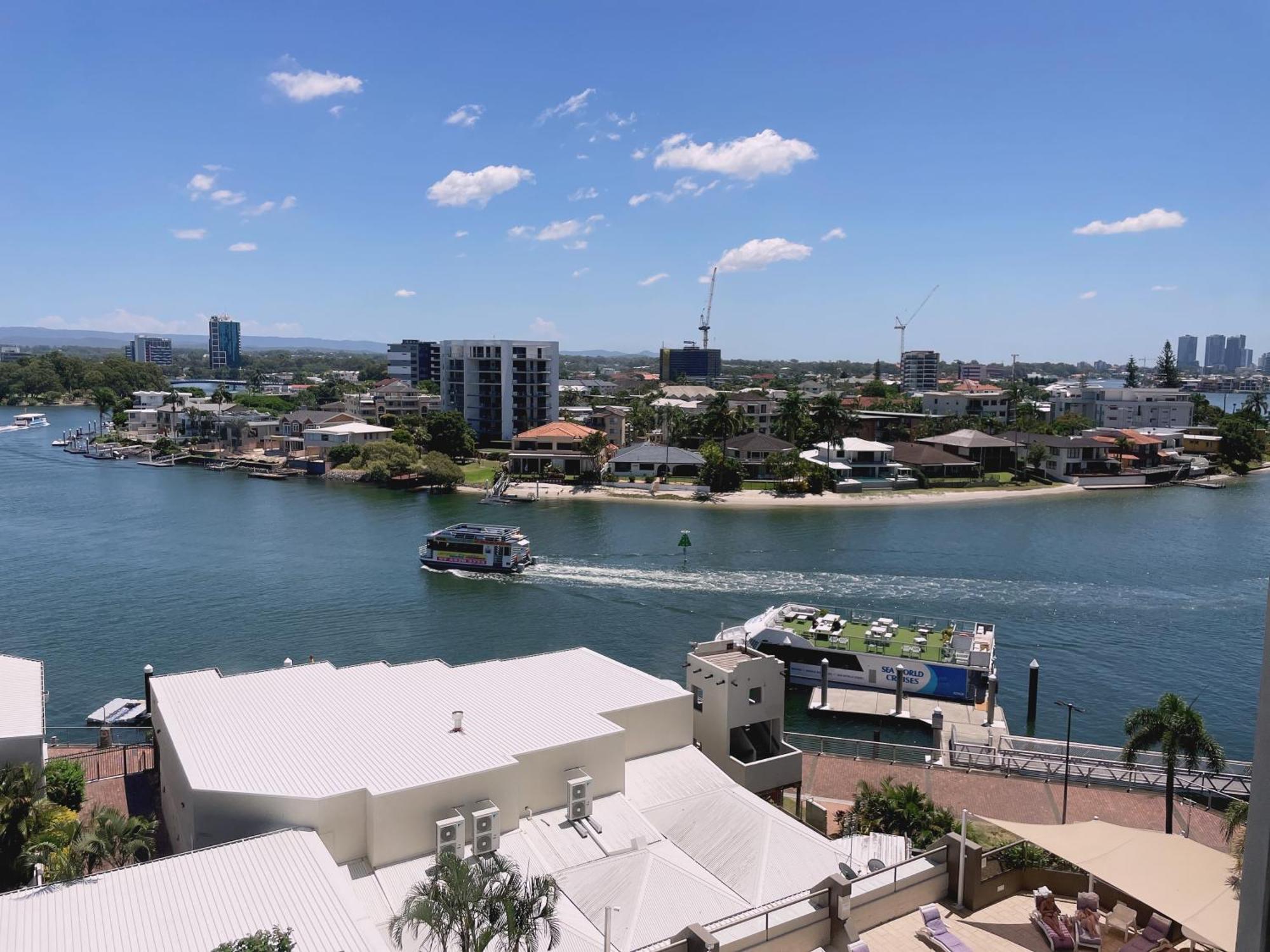 Tiki Hotel Apartments Surfers Paradise 黄金海岸 外观 照片